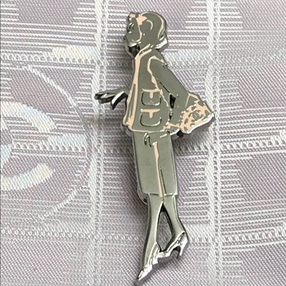 CHANEL brooch